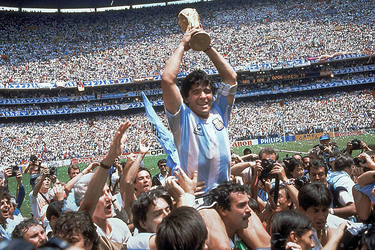 Football great Diego Maradona passes away