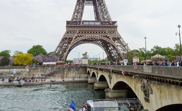 Eiffel Tower tweets that it’s set to reopen on December 16