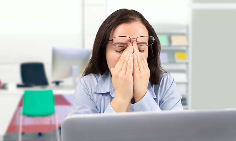 How staring at screens can affect your vision