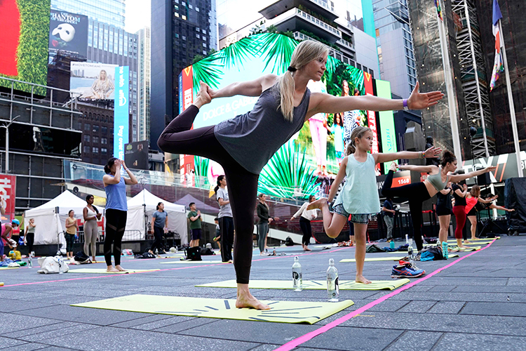The world tries to breathe well and celebrates International Yoga Day