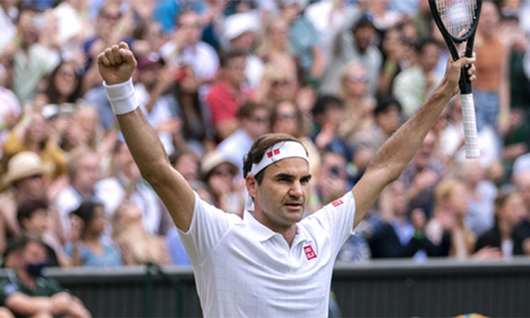 Federer glides into last 16 at Wimbledon, Kerber rallies past Sasnovich