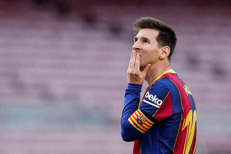 Messi signs 5-year deal with Barcelona