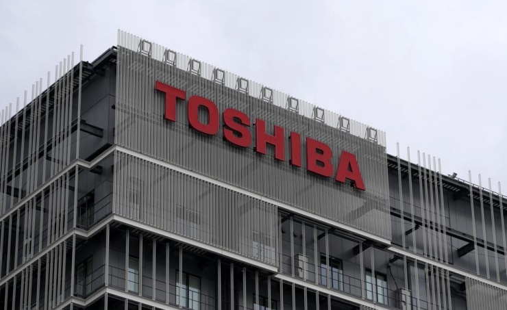 Japan’s Toshiba shareholders vote down a restructuring plan