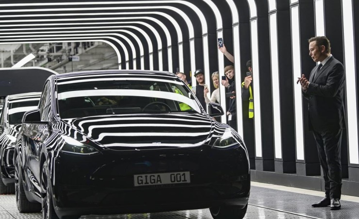 Tesla inaugurates the “Gigafactory” near Berlin, the first in Europe.