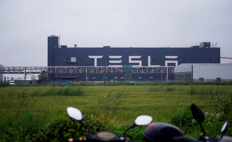 Tesla, others are preparing to restart the Shanghai factory while the city aims to ease the lockdown.