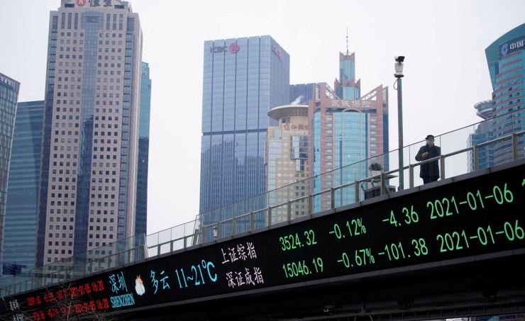 Shares turn mixed, 2-year Treasury yields near 2.5%