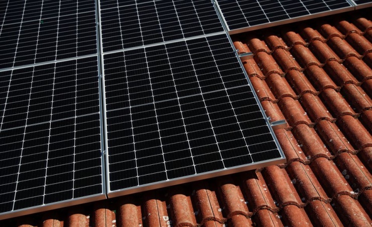 Shell in race for $1.1 billion Spanish green energy projects