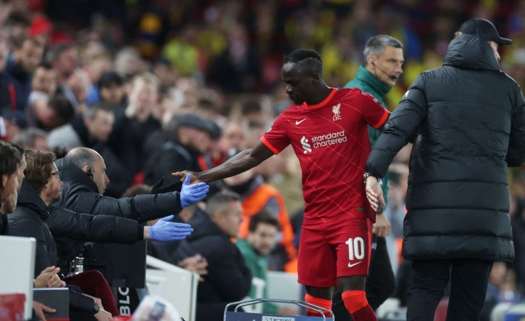 Liverpool breeze past Villarreal to close in on Champions League final