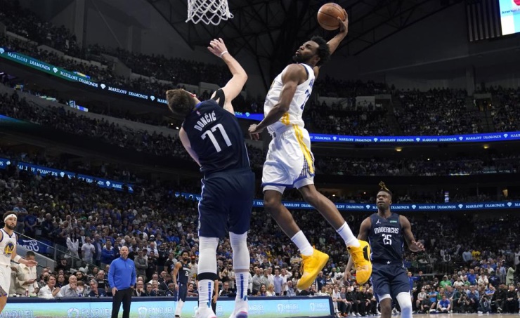 Curry, Warriors take 3-0 lead on Mavericks with 109-100 win