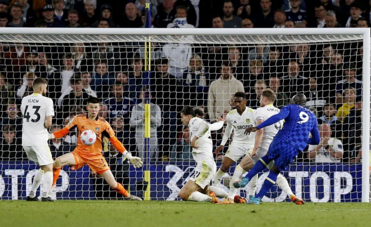 Leeds beaten by Chelsea as relegation fears heighten
