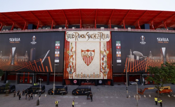 Police chief’s warning as Seville braces for Europa League fan invasion