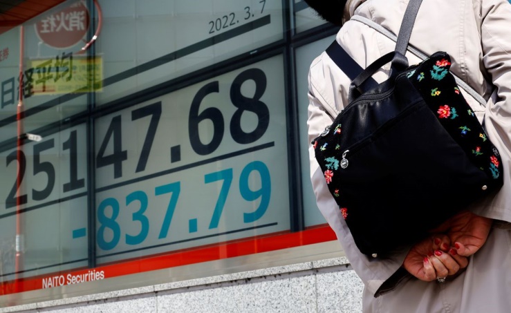 Stocks, commodities slide as growth worries unnerve investors