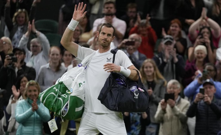 Two-time Wimbledon champ Murray loses to Isner