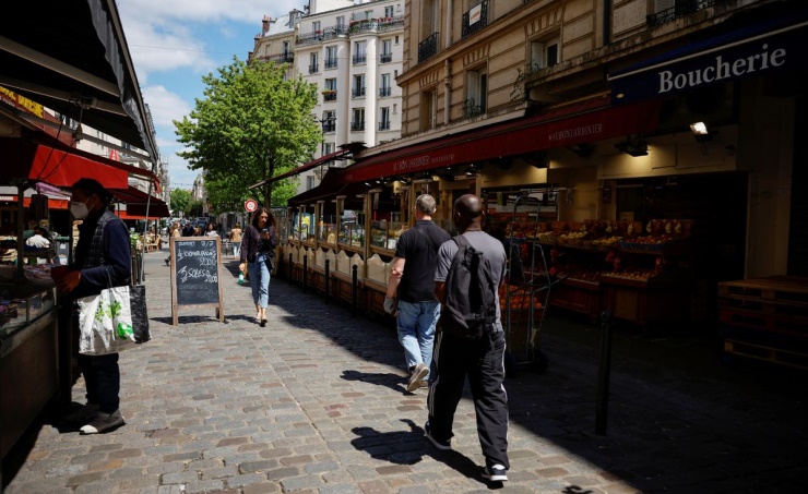 France cuts growth outlook, but sticks to budget target – ministry