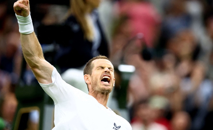 Murray safely through despite slow start