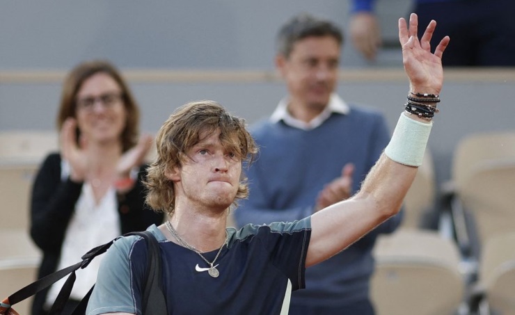 Failure to manage emotions costs Rublev again