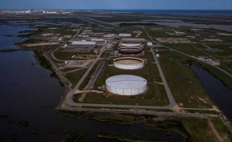 Oil from U.S. reserves sent overseas as gasoline prices stay high