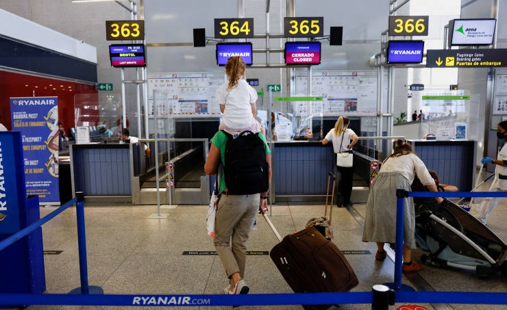 Ryanair cabin crew in Spain announce 12 more days of strikes