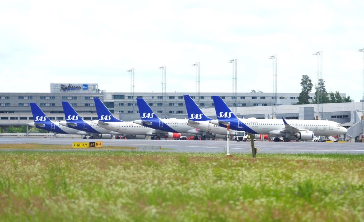 SAS and pilots negotiate around the clock, seeking end crippling strike