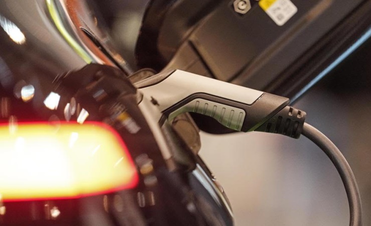 Germany to reduce government incentives to buy electric cars