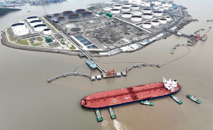 Oil slips as fears of imminent OPEC+ output cut fade