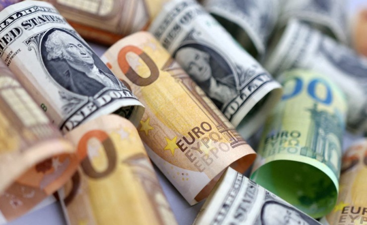 Euro slumps to two-decade lows as energy crisis bites