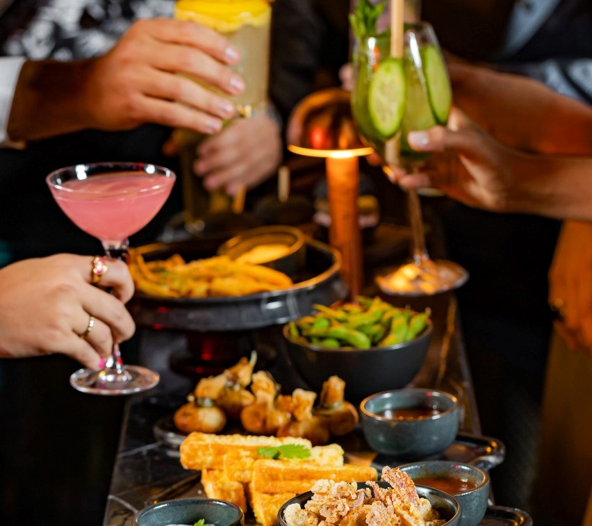 Off The Wall Awakens Your Inner Urban Goddess: Keep Your Senses Locked With This Slick Cocktail Bar Every Wednesday.