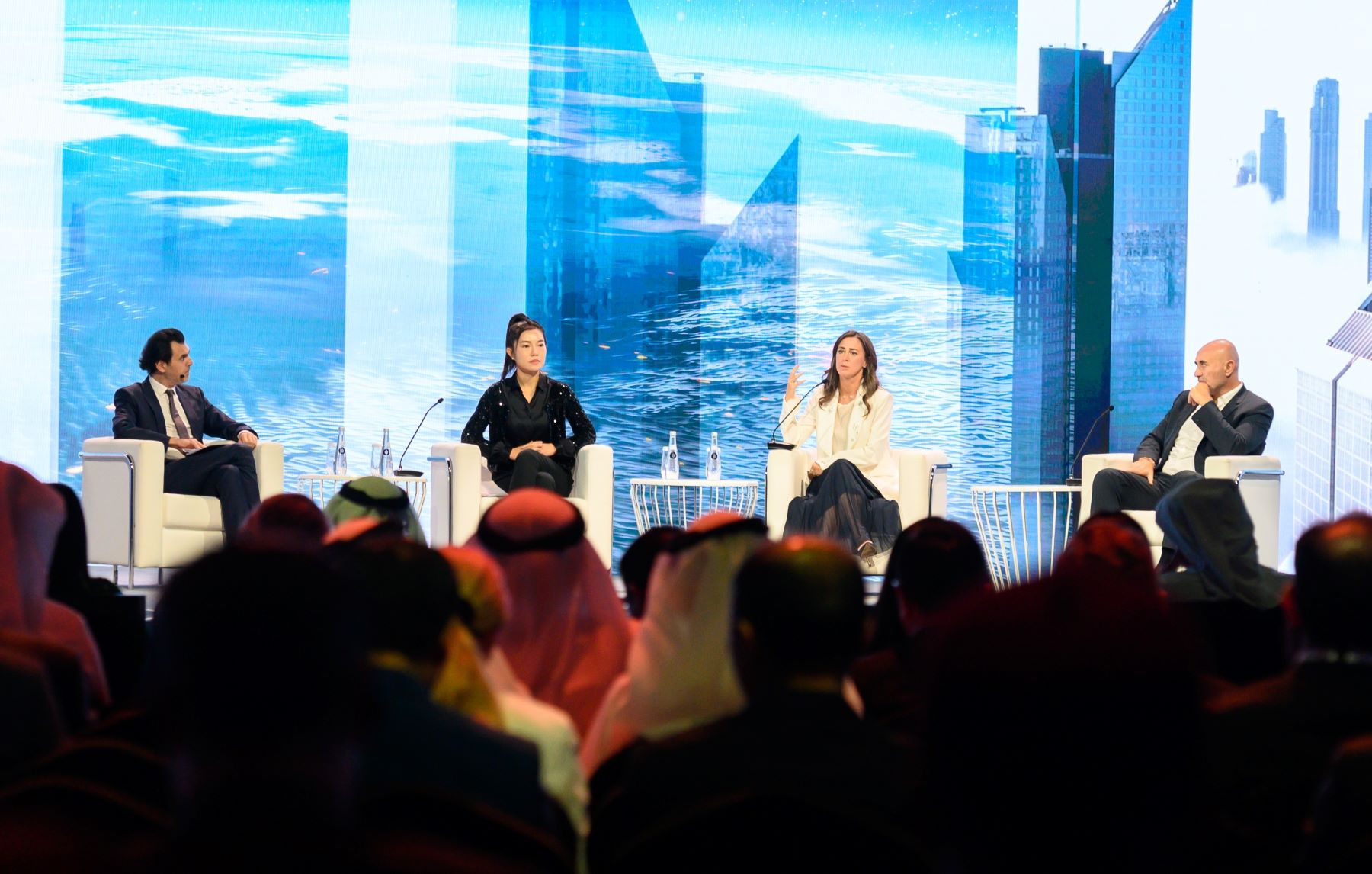 Dubai Business Forum explores the role of advanced technology in transforming business and the changing face of the workforce
