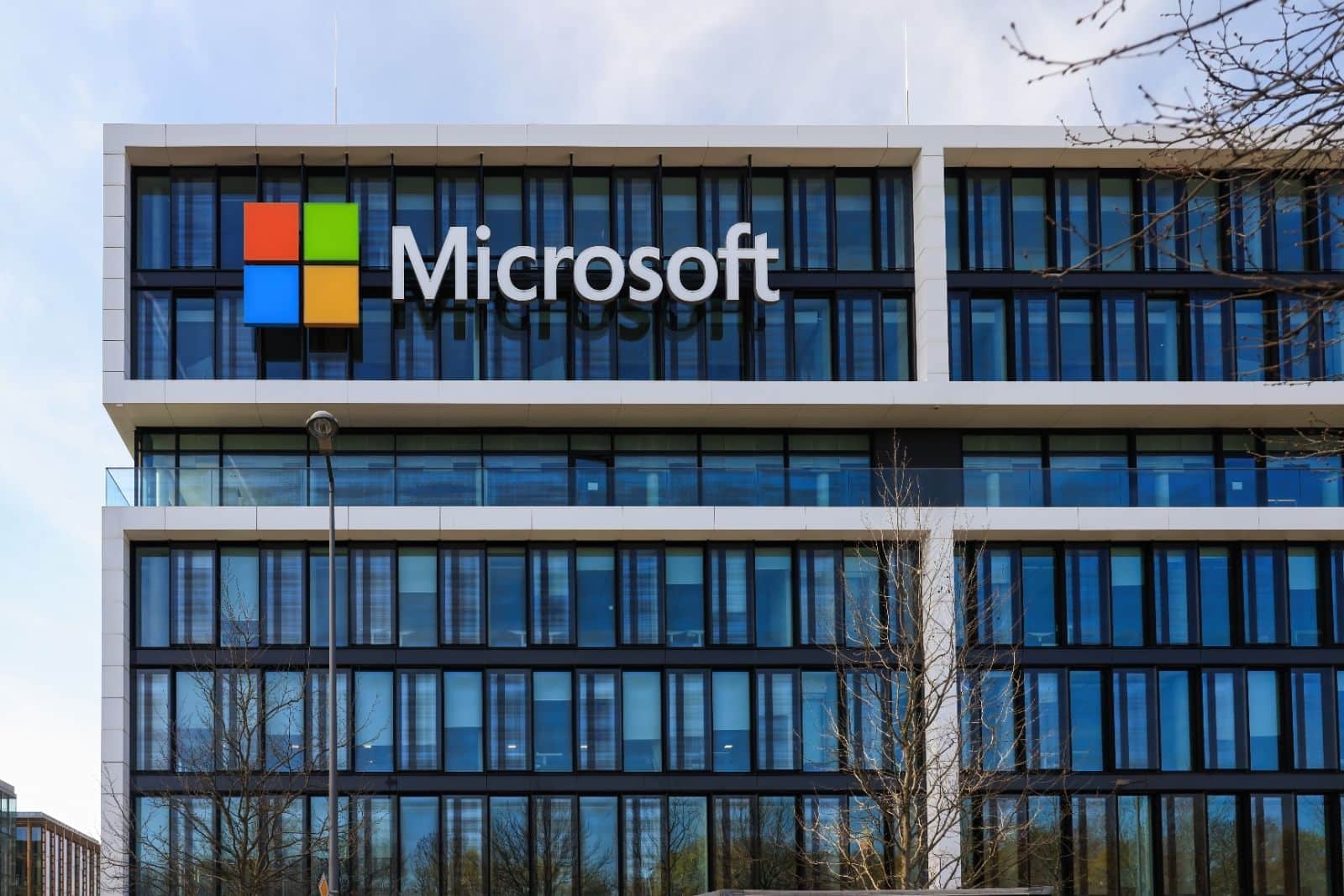 Global technical outages affect banks, airlines and broadcasters