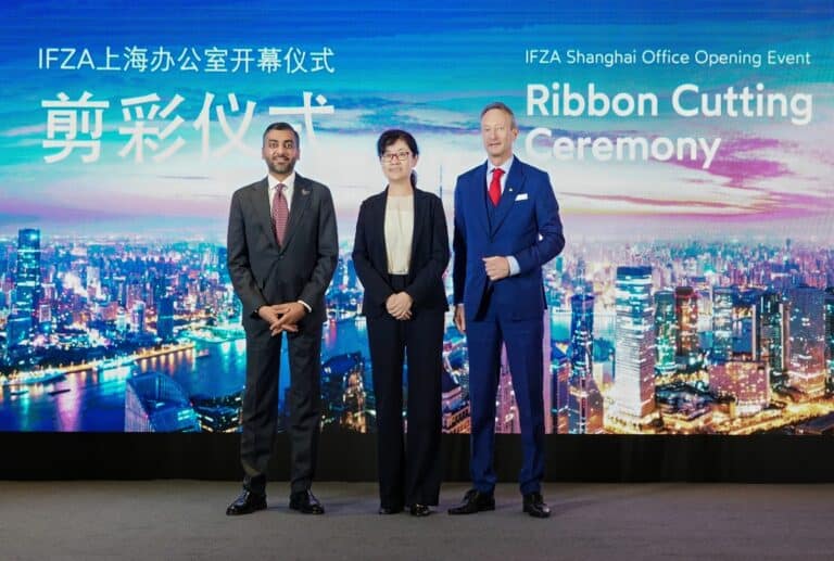 Right to left - Jochen Knecht, CEO of IFZA with Ms Xu Jiao, Deputy Director of Development and Reform Commission of Jinng’An