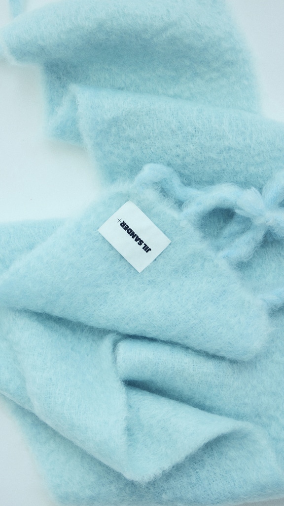 Experience JIL SANDER like never before