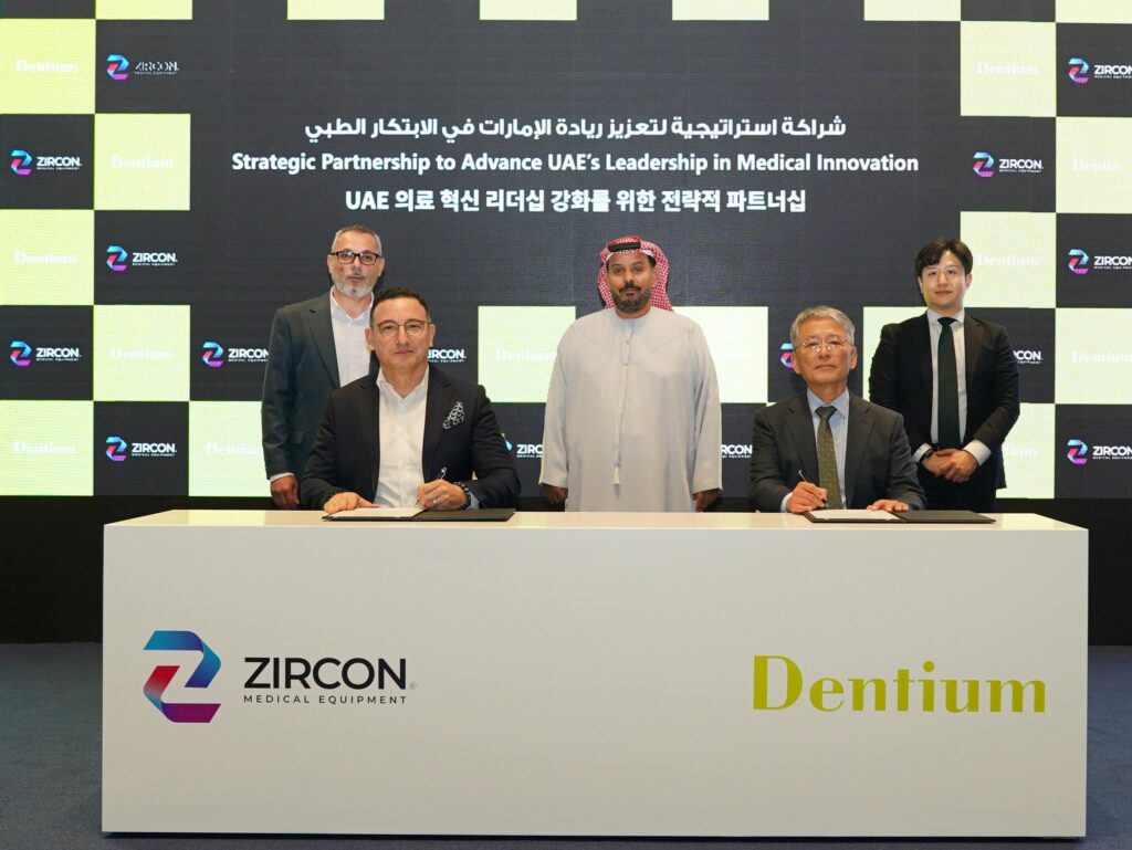 Mr Karim Braka, General Manager of Skylight Group, a subsidiary of CMC Holding and Dr Sung Min Chung, Founder and Chief Executive Officer of Dentium