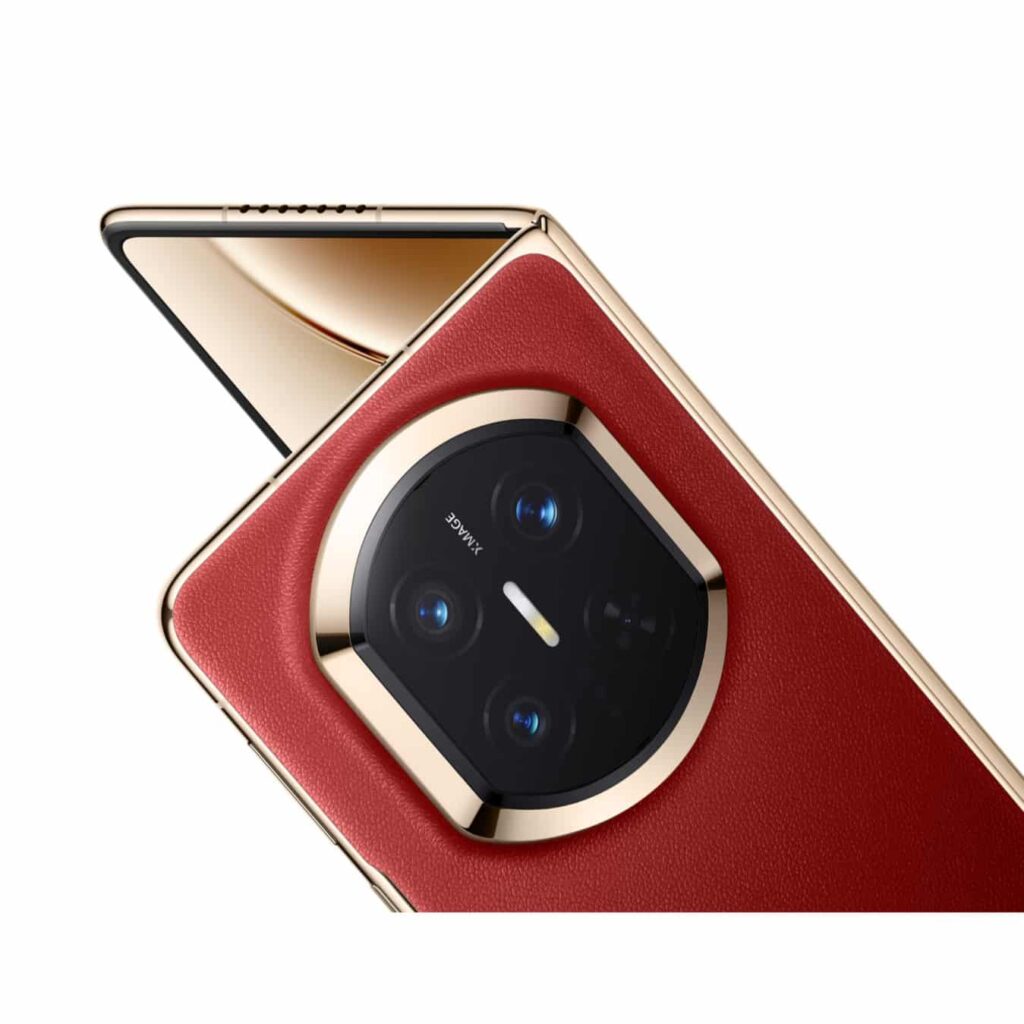 Both the outer and inner screen of the Mate X7 feature enhanced protection